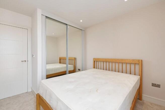 3 bed Apartment to rent Image 6