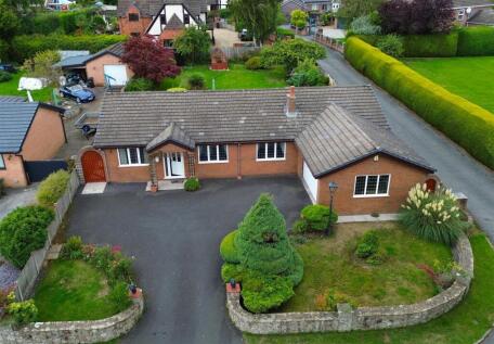 Queen Street, Treuddyn, Mold