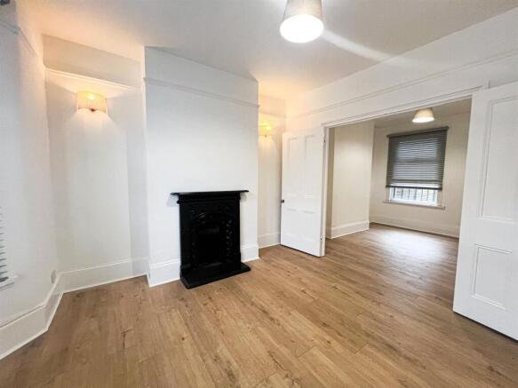 Henderson Rd E7