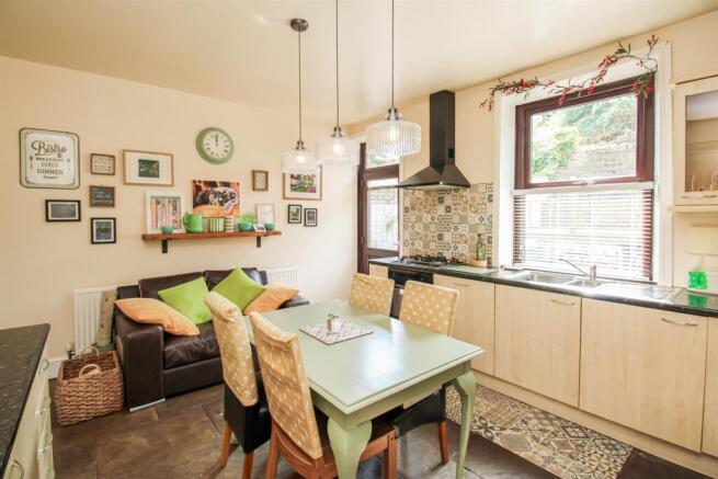 KITCHEN DINER