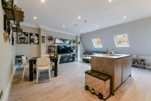 52d, High Street, Bromley BR1 1EG