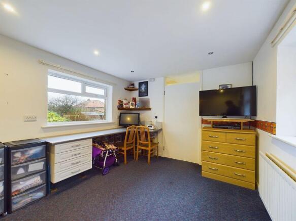 4 bed Semi-Detached for sale Image 9
