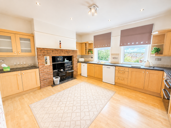 4 bed Detached for sale Image 6