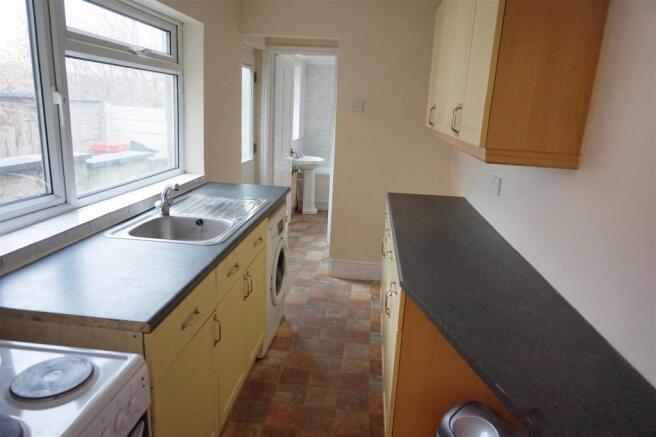 FITTED KITCHEN
