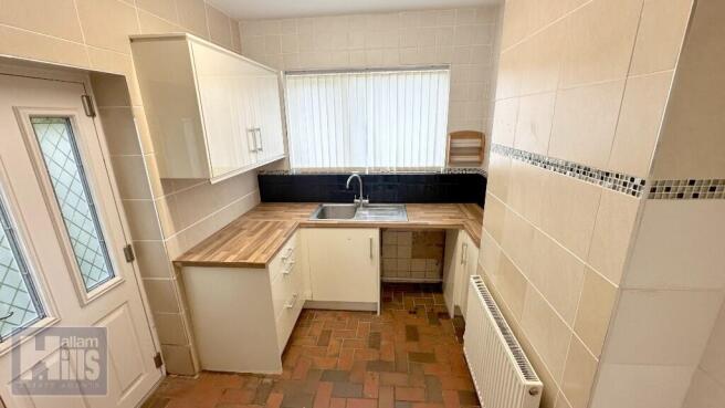 3 bed Semi-Detached to rent Image 6