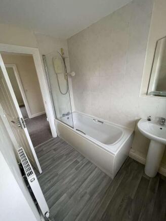 3 bed House to rent Image 5