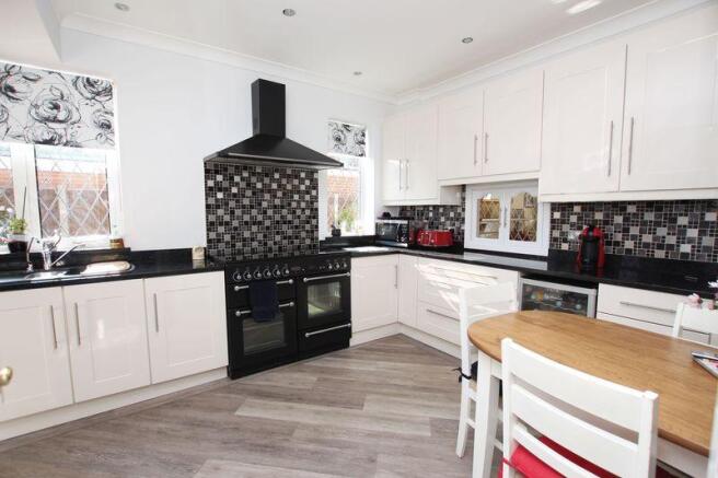 Kitchen photo 1