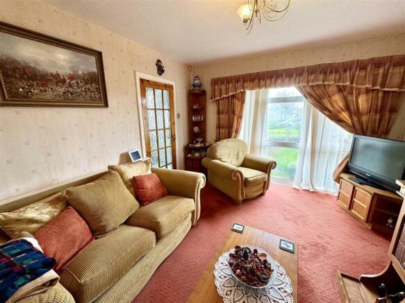 OPEN PLAN SITTING/DINING ROOM