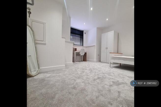 2 bed Maisonette to rent Image 7