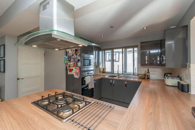 4 bed Semi-Detached for sale Image 5