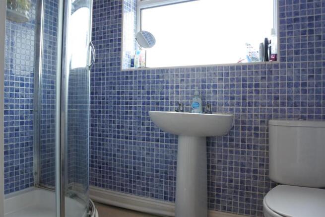EN SUITE SHOWER ROOM