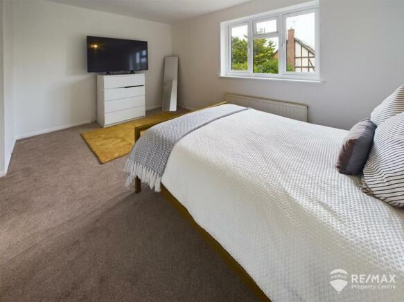 Bedroom 1 (2).jpg
