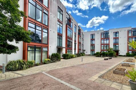 Lauriston Close, Crown House, M22