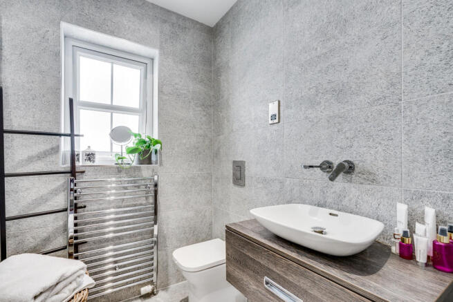 Ensuite to master...