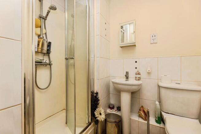2 bed Apartment for sale Image 7