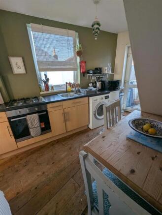 Kitchen 2.jpg