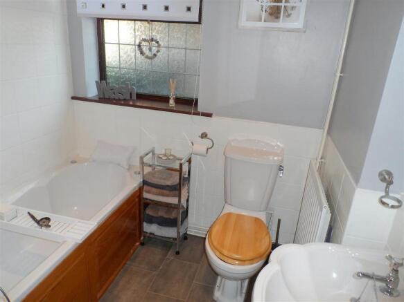 FAMILY BATHROOM