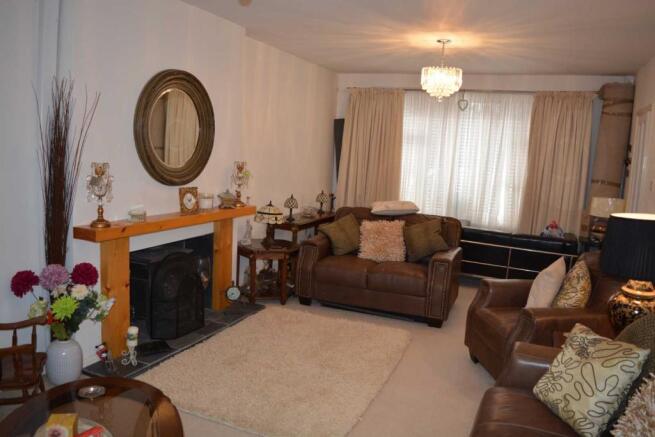 Lounge 1.JPG