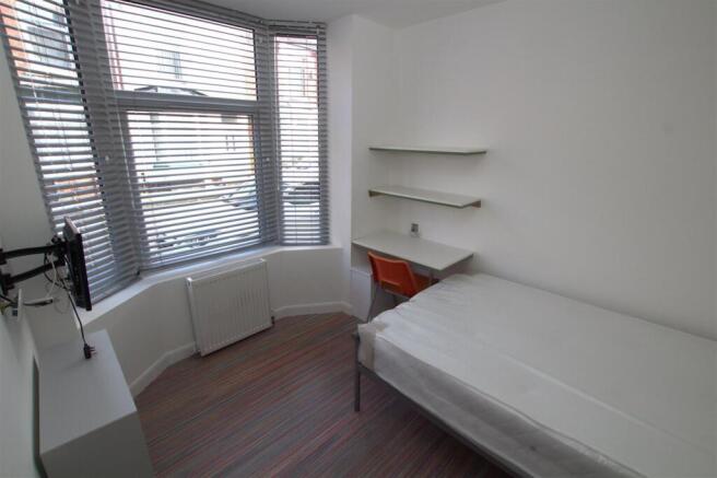 bedroom downstairs.jpg