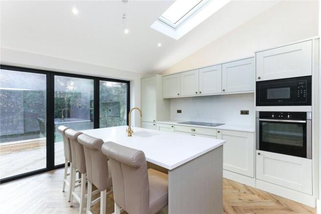 4 bed Detached for sale Image 10