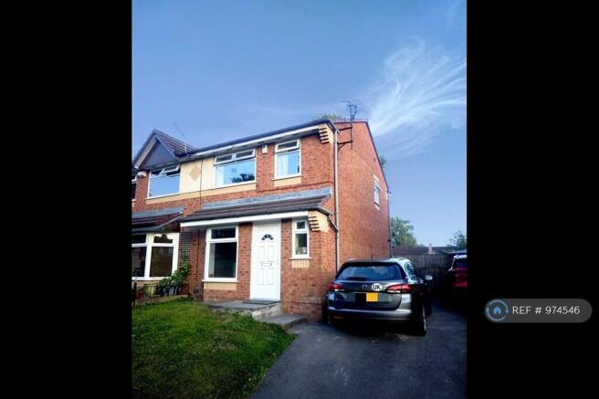 Clean & Refurbished 3 Bedrooms Semi-Detached House