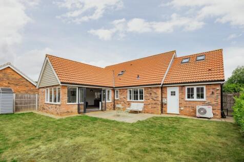 Contemporary Detached Three/Four Bedroom Home in Snettisham
