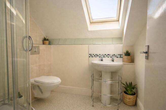 Bright, neatly finished bathroom with a skyligh...