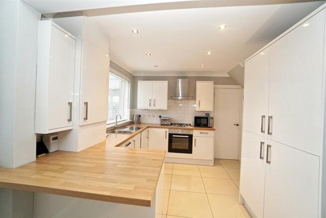 Kitchen 2.jpg