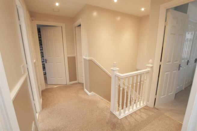 4 bed Detached for sale Image 12