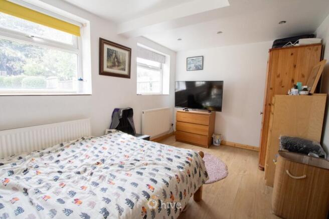 4 bed Semi-Detached for sale Image 8