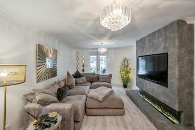 4 bed Detached for sale Image 8