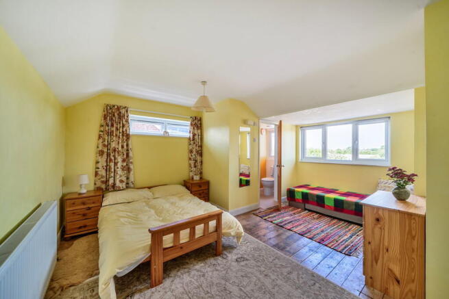 3 bed Semi-Detached Bungalow for sale Image 11