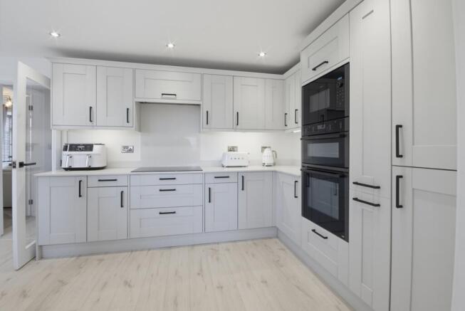 5 bed Semi-Detached for sale Image 5