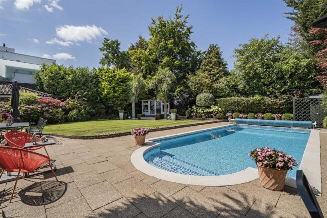 HEATED SWIMMING POOL