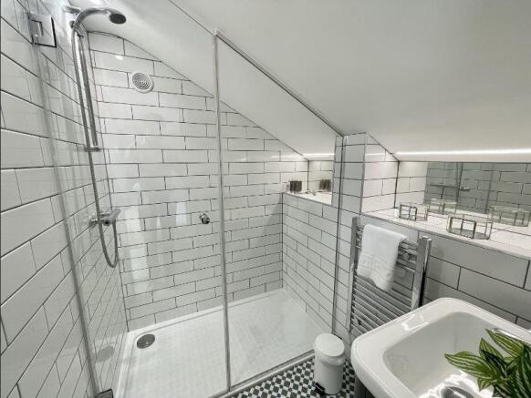 1 bed Detached for sale Image 8