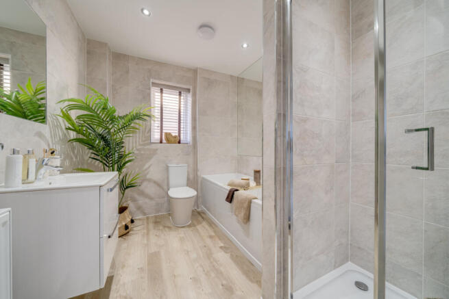5 bed Detached for sale Image 10