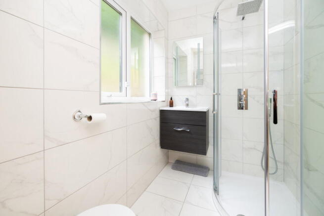 5 bed Detached for sale Image 11