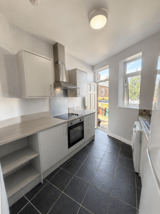 Well presented 2 bed terraced house to rent Summe