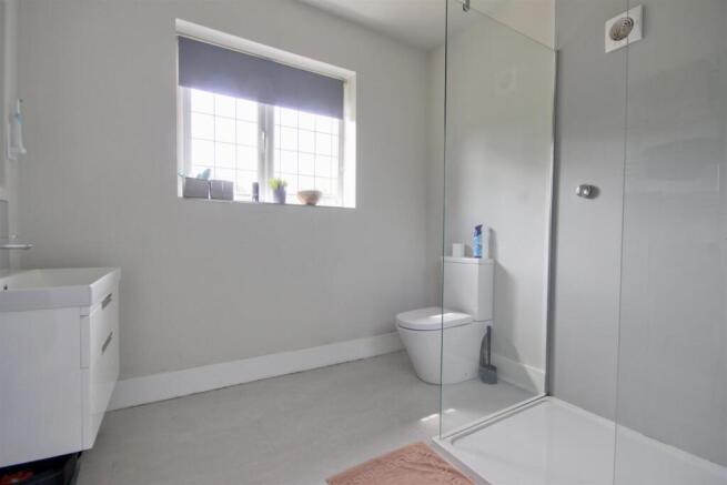 4 bed Semi-Detached for sale Image 8