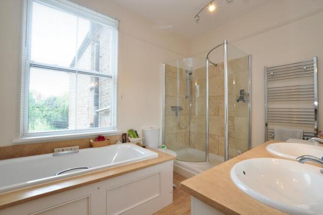 Generous en-suite ba