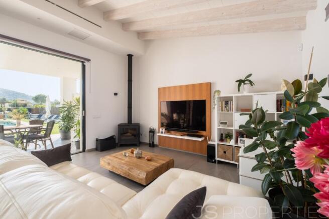 Beautiful new villa in Crestatx ideal for a family