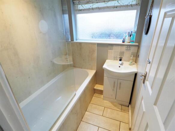 Ground Floor Bathroom 726