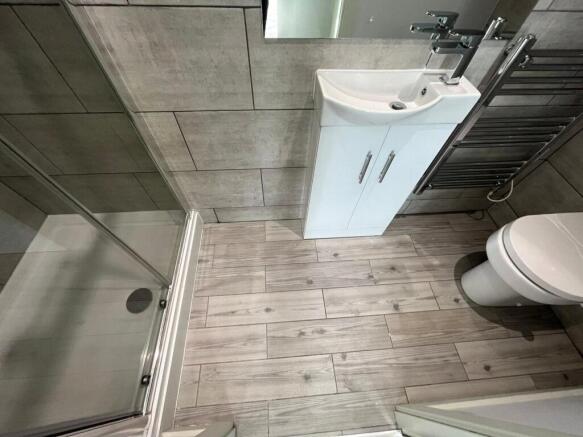 2 bed Flat to rent Image 5