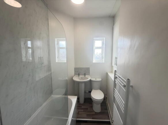 2 bed Terraced to rent Image 10