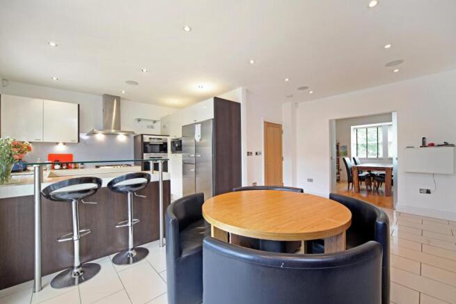 Kitchen/Breakfast...