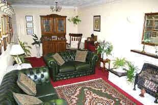 LOUNGE / DINING ROOM