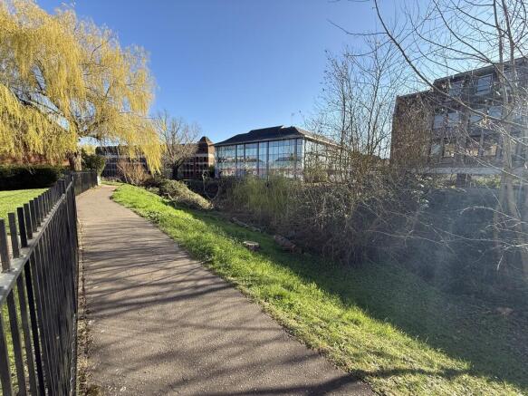 Victoria Chase, North Station Road photo 5