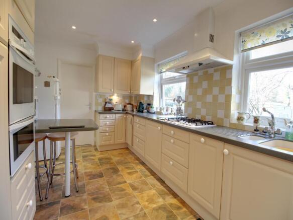 KITCHEN/BREAKFAST
