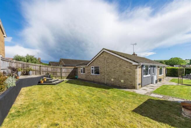 19 Highlands Close-31.jpg