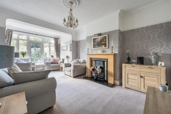 Charnwood Drive, E18